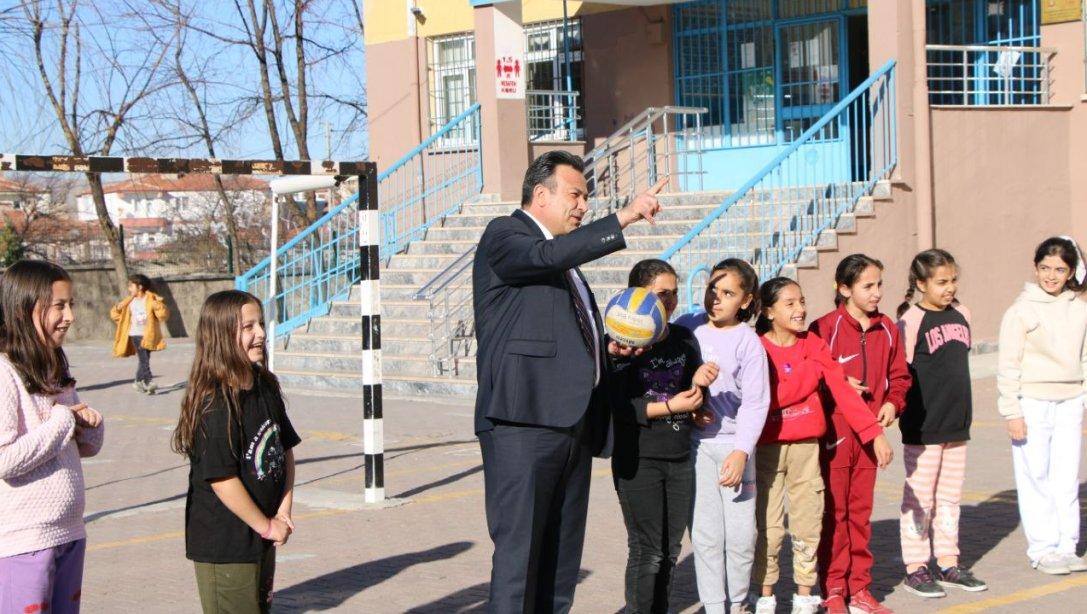 İl Milli Eğitim Müdürümüz Bahameddin Karaköse'nin Zekiye Has İlkokulu Ziyareti