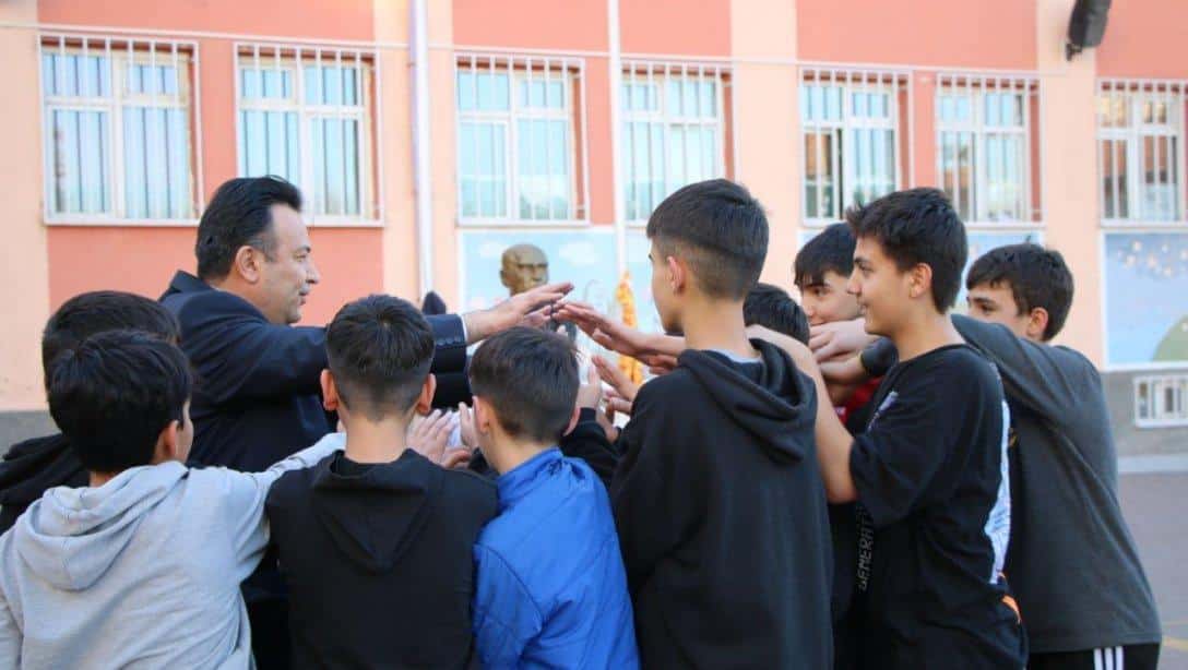 İl Milli Eğitim Müdürümüz Bahameddin Karaköse'nin Cevdet Sunay Ortaokulu Ziyareti