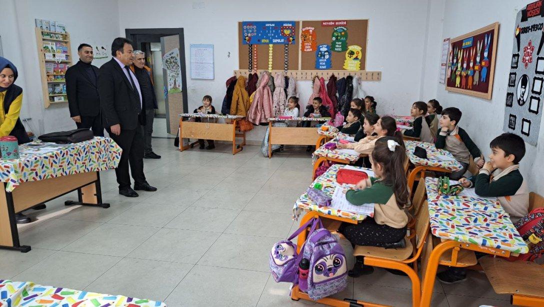 İl Millî Eğitim Müdürümüz Bahameddin Karaköse, Osman Ulubaş Melikgazi İlkokulu öğrencileriyle bir araya geldi. 