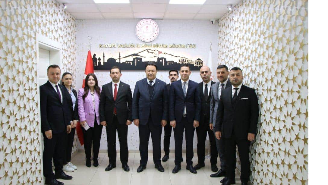 Ülkü Ocakları Yeni İl Başkanı Halit Yağmur ve Yönetimi İl Millî Eğitim Müdürümüz Bahameddin Karaköse'yi ziyaret ettiler.