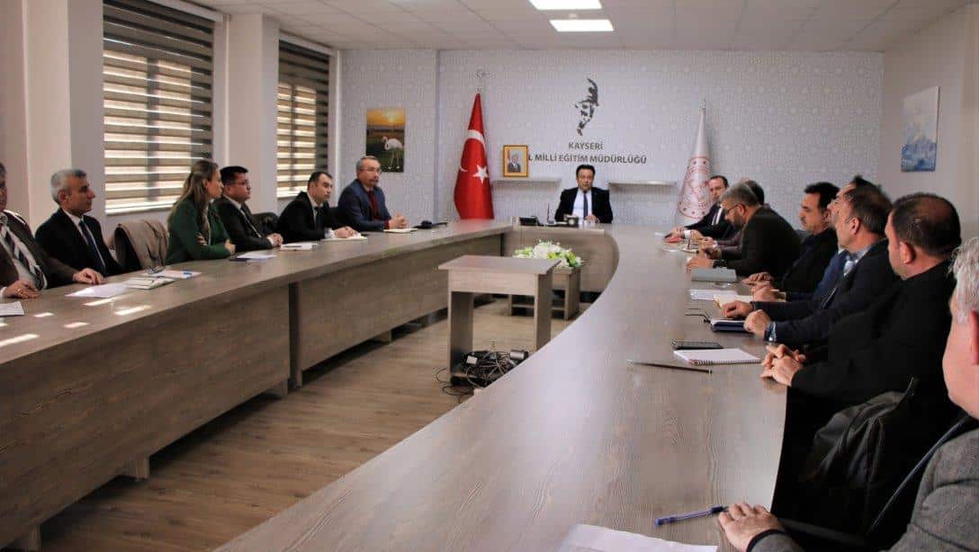 İl Millî Eğitim Müdürümüz Bahameddin Karaköse Başkanlığında, Halk Eğitim Müdürleriyle Toplantı Gerçekleştirildi. 