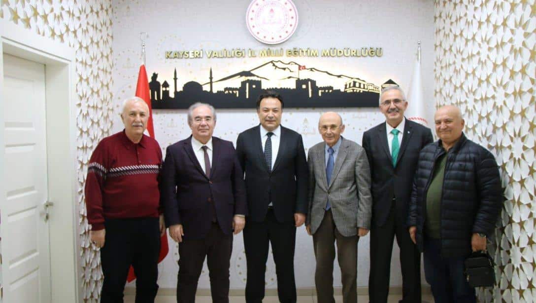 Taş Mektep Kayseri Lisesi Mezunlar Derneği Başkanı Ömer Uzunluoğlu ve yönetim kurulu üyeleri İl Millî Eğitim Müdürümüz Bahameddin Karaköse'ye nezaket ziyaretinde bulundular.