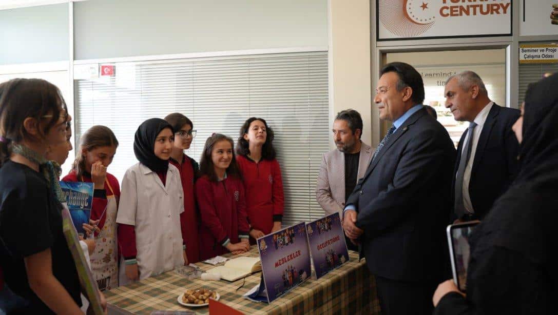 İl Millî Eğitim Müdürümüz Bahameddin Karaköse, Şehit Mustafa Sezgin Kız Anadolu İmam Hatip Lisesi Tarafından Hazırlanan 