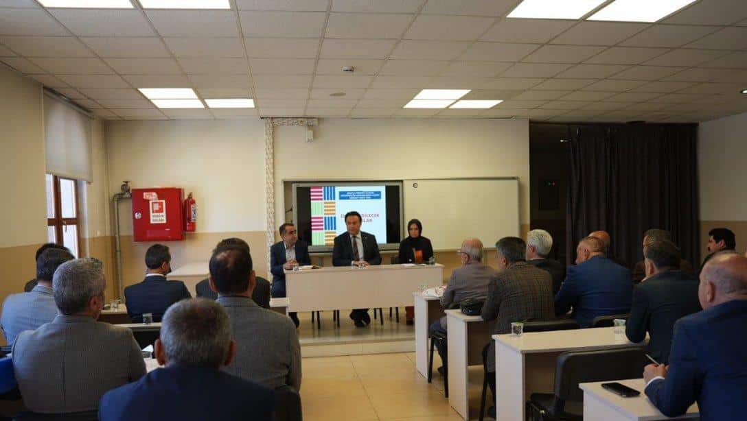 Ortaöğretim Kurumlarına İlişkin Merkezi Sınavla İlgili Bilgilendirme Toplantısı, İl Müdürümüz Bahameddin Karaköse Başkanlığında Gerçekleştirildi