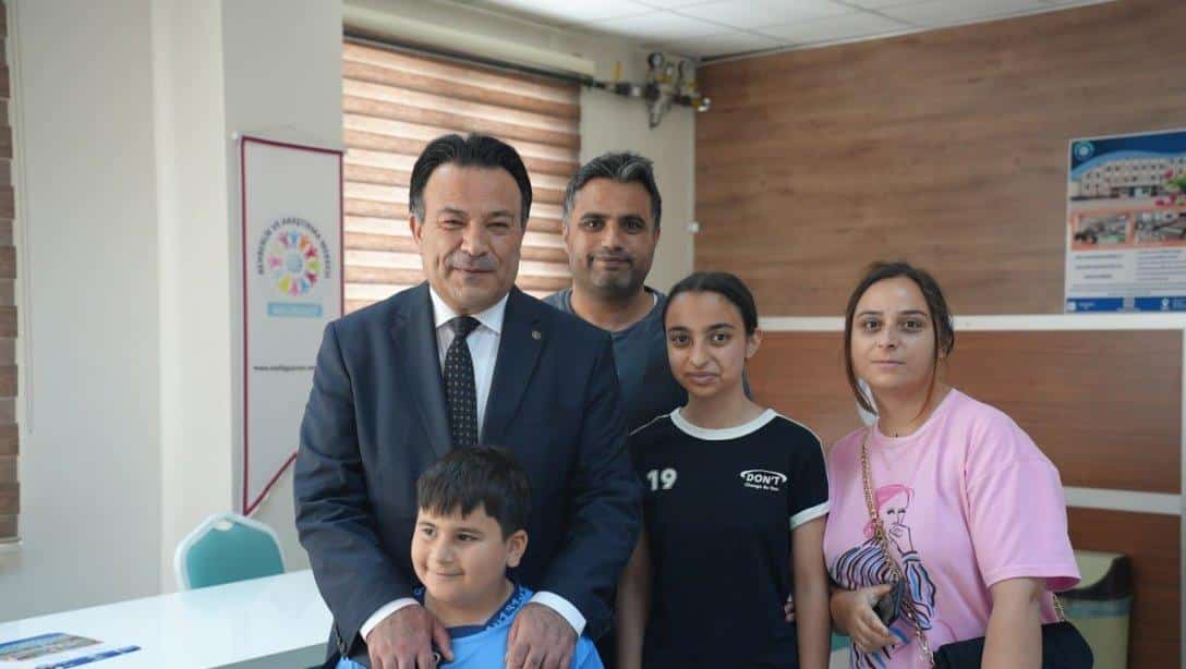 İl Millî Eğitim Müdürümüz Bahameddin Karaköse, LGS (Liselere Geçiş Sınavı) Tercih Merkezini Ziyaret Etti