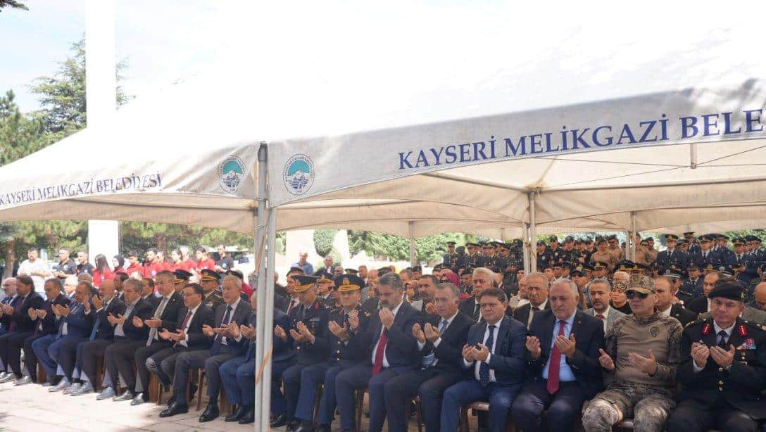 15 Temmuz Demokrasi ve Millî Birlik Günü'nde, Kartal Şehitliği'nde ve Polis Şehitliği'nde Tören Düzenlendi