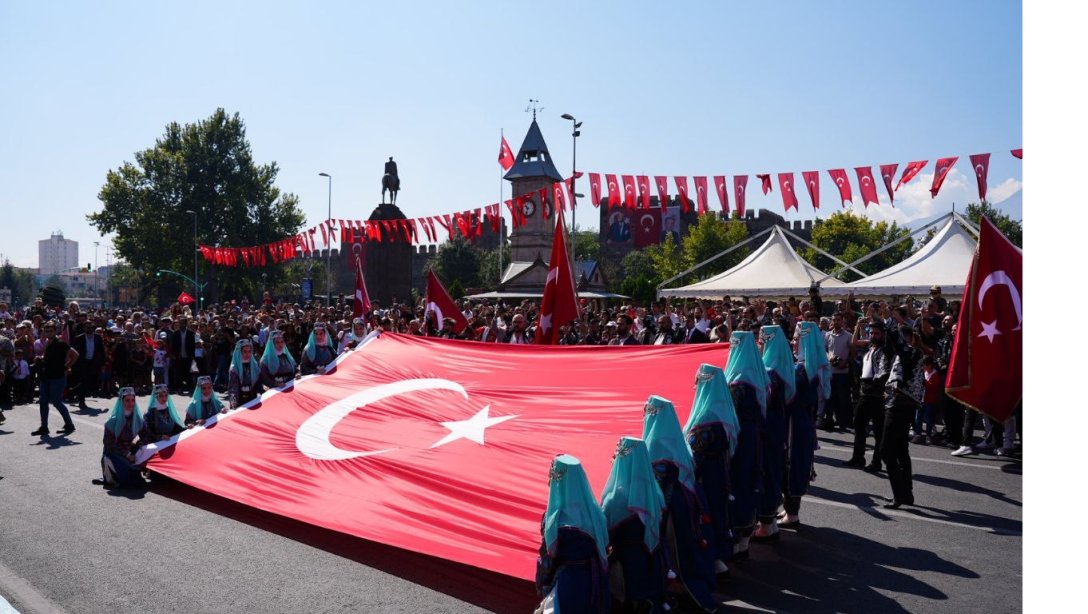 30 Ağustos Zafer Bayramı Cumhuriyet Meydanı'nda Coşkuyla Kutlandı