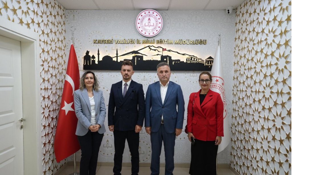 İl Millî Eğitim Müdürümüz Coşkun Esen, Kayseri BB Akıllı Şehircilik ve Bilgi İşlem Daire Bşk. Abdullah Avan, Yazılım Şube Md. Eda Murat ve Kayseri Bilim Merkezi Tesis Sorumlusu Şenay Kırkar'ı Makamında Ağırladı