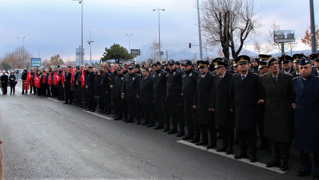 17 ARALIK ŞEHİTLERİ RAHMETLE ANILDI