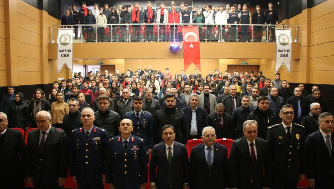 ATATÜRK'ÜN KAYSERİ'YE GELİŞİNİN 105. YIL DÖNÜMÜ ANISINA MÜZE ZİYARETİ VE KAYSERİ LİSESİNDE KONFERANS DÜZENLENDİ