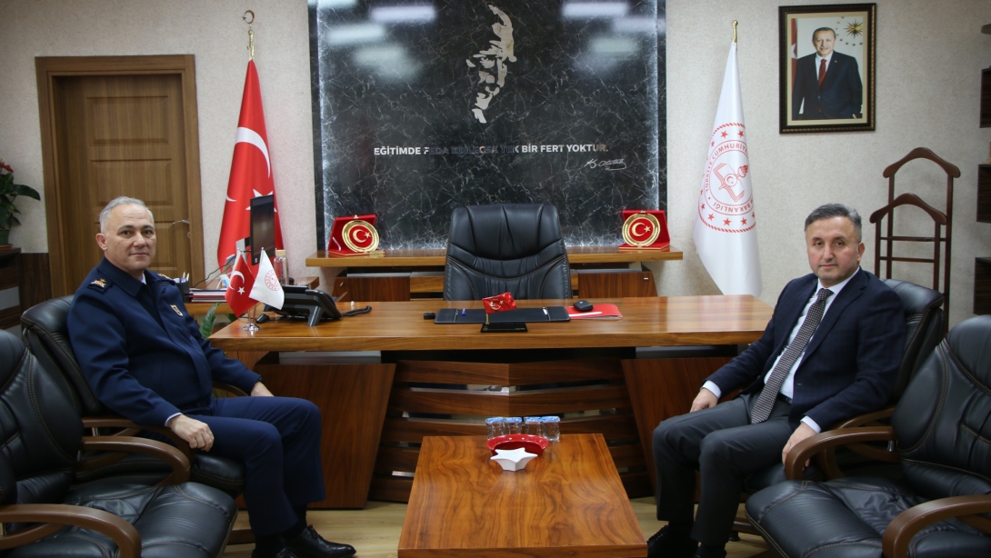 İL MİLLÎ EĞİTİM MÜDÜRÜMÜZ COŞKUN ESEN, 2. HAVA BAKIM FABRİKA MÜDÜRÜ TUĞGENERAL VOLKAN ERSUN ACAR'I MAKAMINDA AĞIRLADI