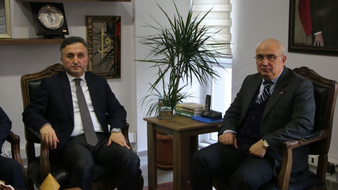 İL MİLLÎ EĞİTİM MÜDÜRÜMÜZ COŞKUN ESEN, MELİKGAZİ KAYMAKAMI SEDAT SIRRI ARISOY'A NEZAKET ZİYARETİNDE BULUNDU
