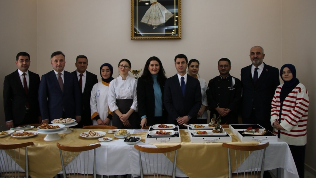 MİLLÎ EĞİTİM BAKAN YARDIMCIMIZ SAYIN MUHAMMET BİLAL MACİT' TEN KOCASİNAN ŞEHİT YUSUF ÇAĞATAY SANALP KIZ MTAL'YE ZİYARET