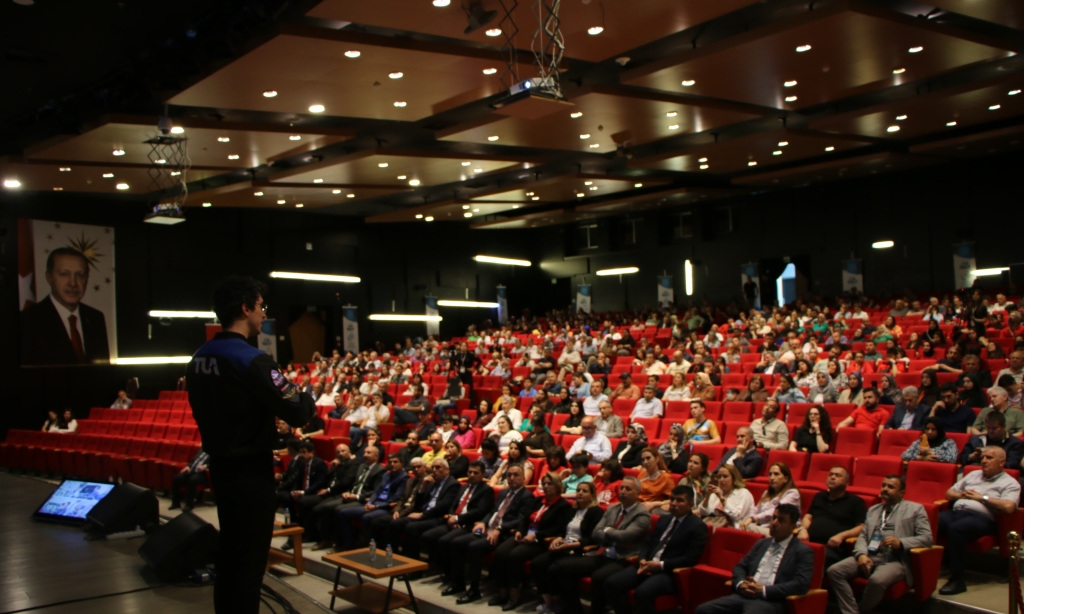 TÜRKİYE'NİN İKİNCİ ASTRONOTU TUVA CİHANGİR ATASEVER'LE SÖYLEŞİ 