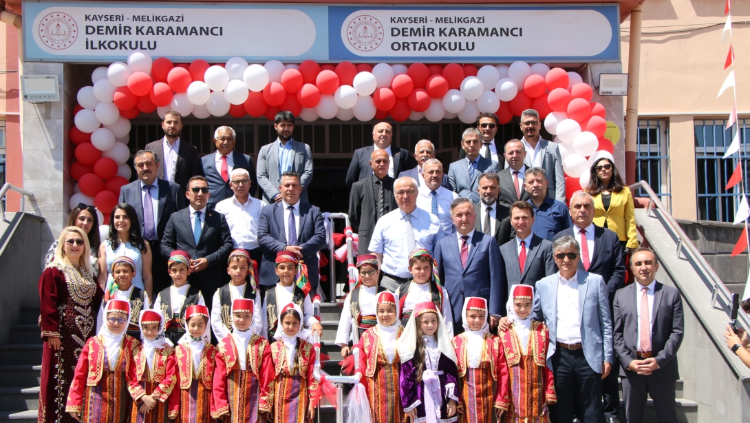 İL MİLLÎ EĞİTİM MÜDÜRÜMÜZ COŞKUN ESEN, DEMİR KARAMANCI İLKOKULUNDA GERÇEKLEŞTİRİLEN KARNE TÖRENİNE KATILDI 