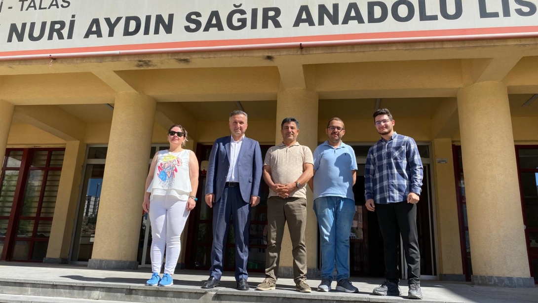 İL MİLLÎ EĞİTİM MÜDÜRÜMÜZ COŞKUN ESEN, EĞİTİME HAZIRLIK KAPSAMINDA TALAS ŞEHİT NURİ AYDIN SAĞIR ANADOLU LİSESİNİ ZİYARET ETTİ