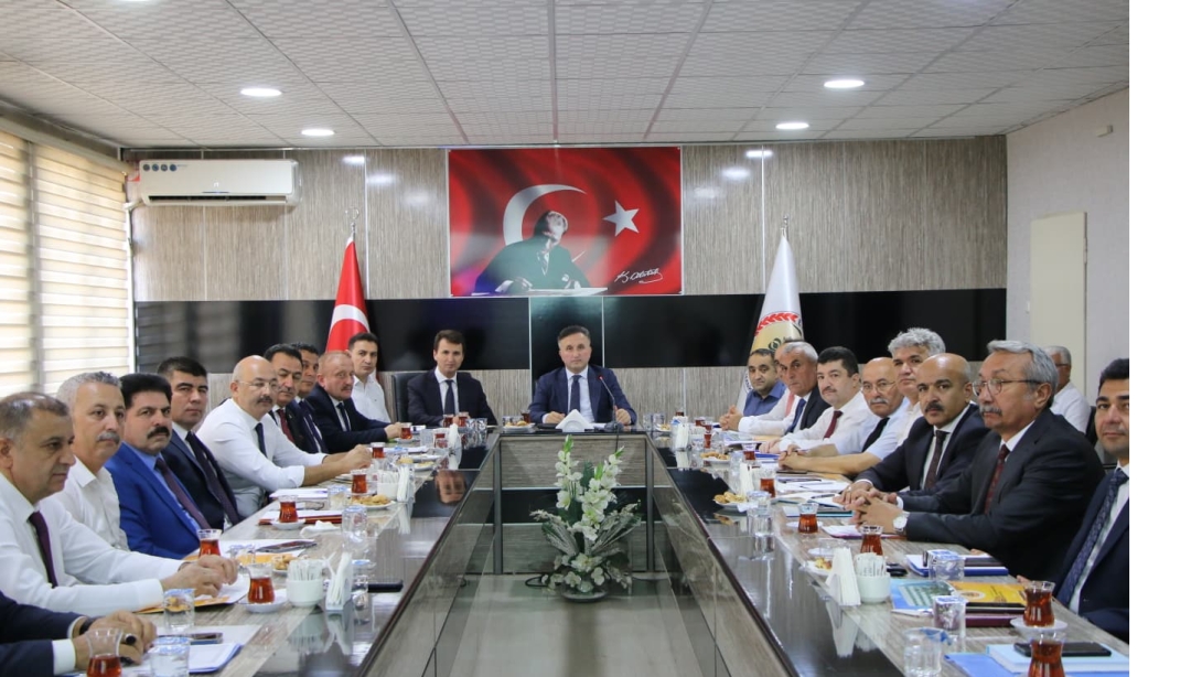  2025-2026 EĞİTİM ÖĞRETİM YILININ BAŞLAMASI DOLAYISIYLA İL MİLLÎ EĞİTİM MÜDÜRLÜĞÜ İDARECİ VE İLÇE MÜDÜRLERİ İLE TOPLANTI GERÇEKLEŞTİRİLDİ